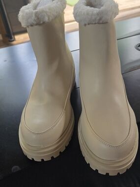 Lulu's Cream Platform Shearling Ankle Boots..Brand NEW wore Once